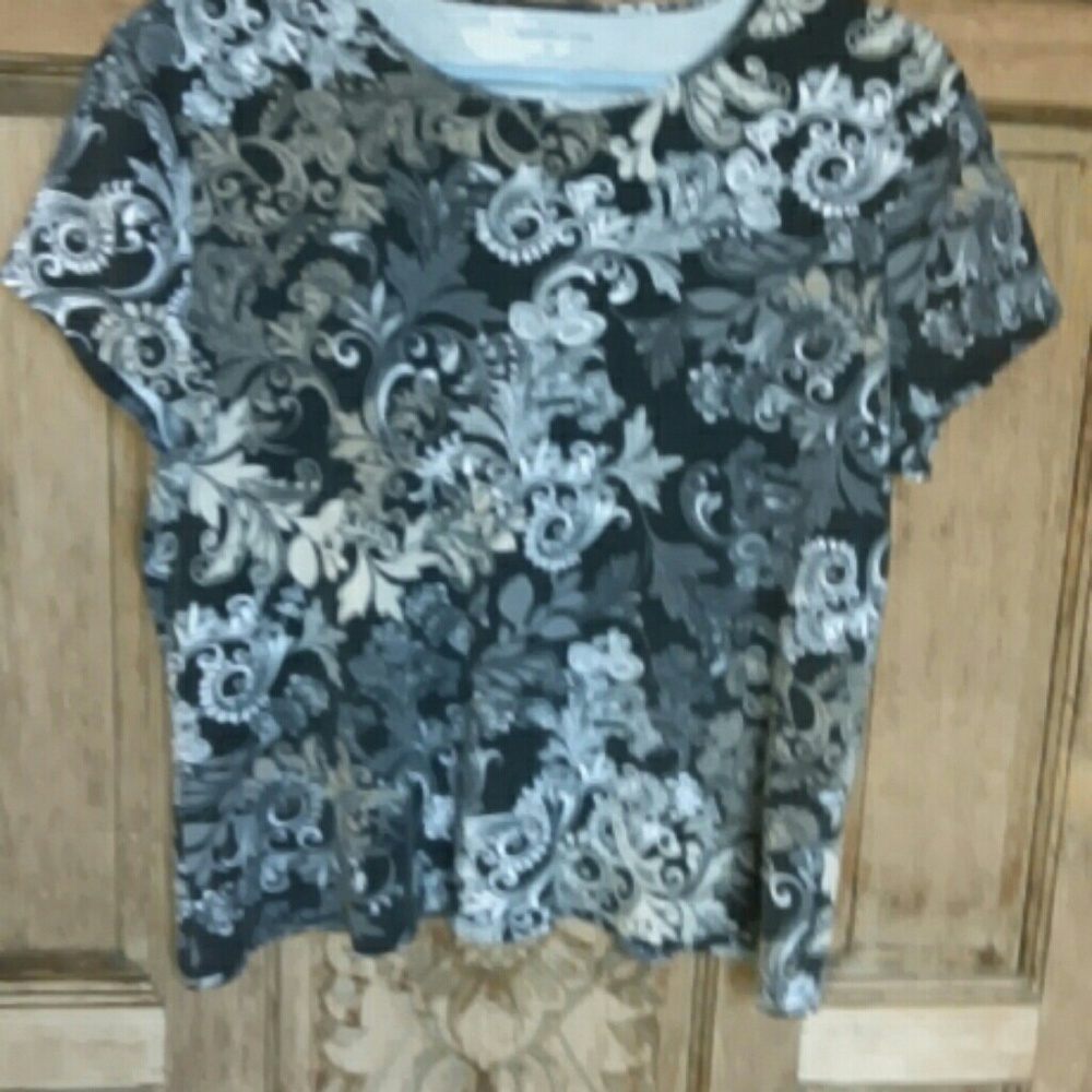 Blouse short sleeve stretchy paisley design